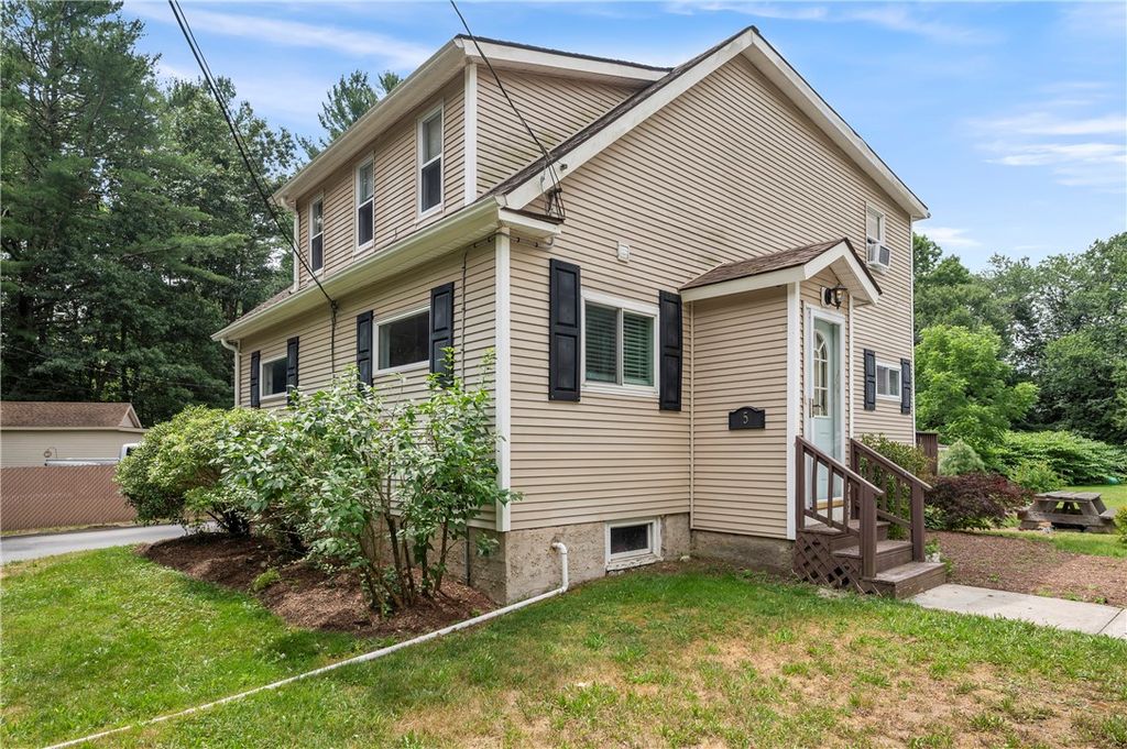 5 Harding Street, Coventry, RI 02816