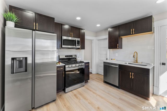 30 Oakwood Street, East Hartford, CT 06108