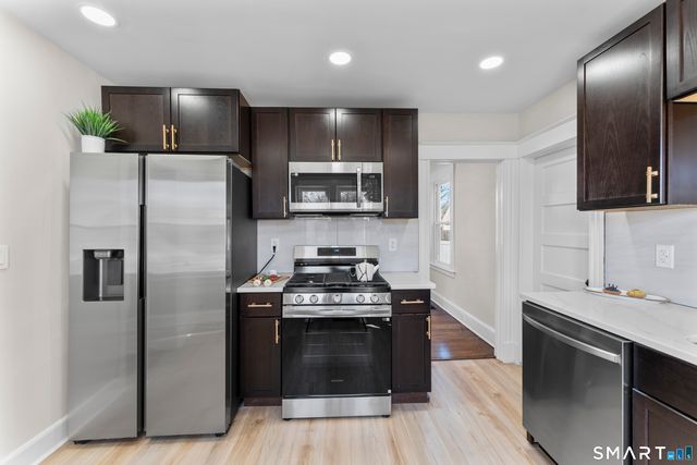 30 Oakwood Street, East Hartford, CT 06108