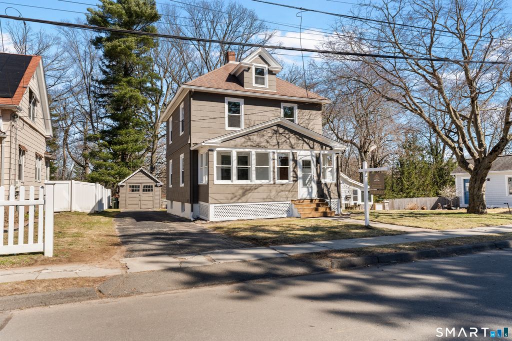 30 Oakwood Street, East Hartford, CT 06108