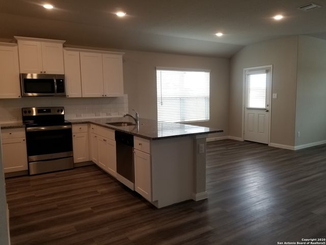 210 Holland Park, Schertz, TX 78108