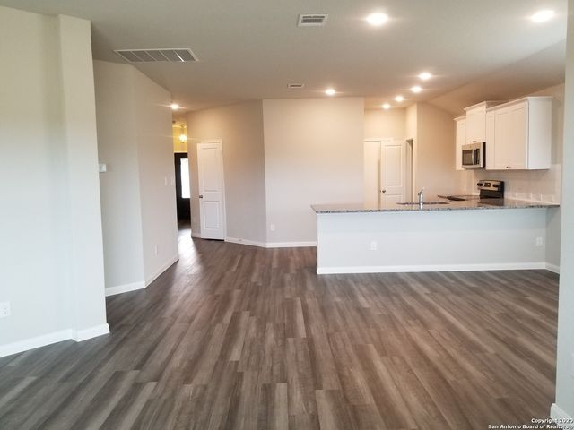 210 Holland Park, Schertz, TX 78108