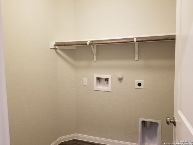 210 Holland Park, Schertz, TX 78108