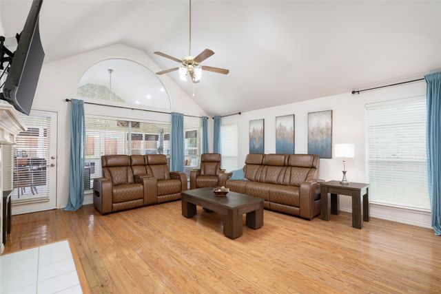6725 Woodcrest Lane, Sachse, TX 75048