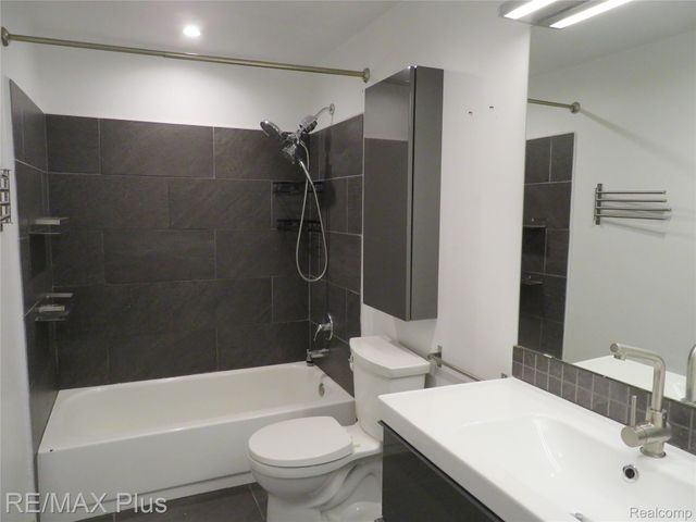 3011 Debra Court, Auburn Hills, MI 48326