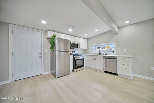 4521 River Front Dr, Louisville, KY 40216