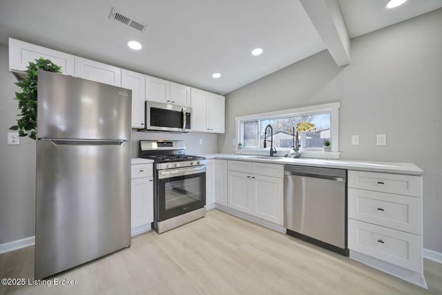 4521 River Front Dr, Louisville, KY 40216