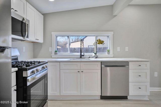 4521 River Front Dr, Louisville, KY 40216