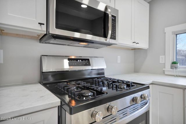 4521 River Front Dr, Louisville, KY 40216