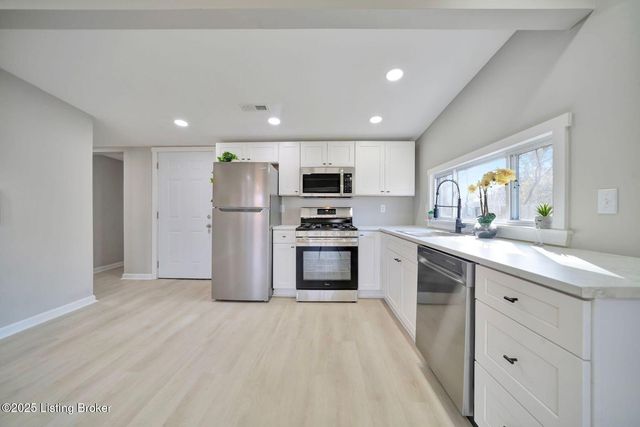 4521 River Front Dr, Louisville, KY 40216