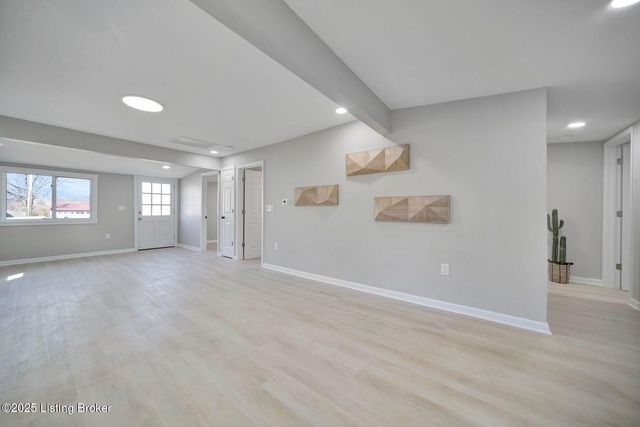 4521 River Front Dr, Louisville, KY 40216