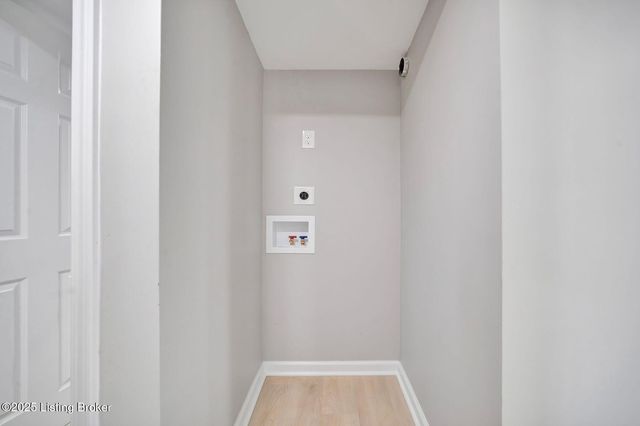 4521 River Front Dr, Louisville, KY 40216