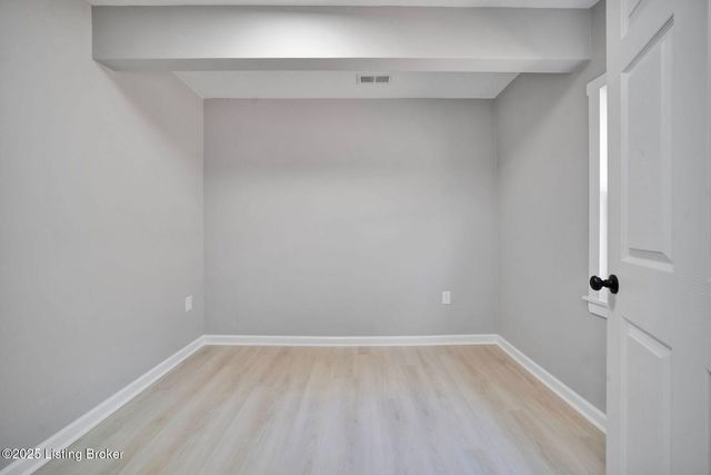 4521 River Front Dr, Louisville, KY 40216