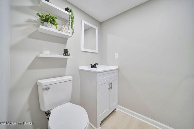 4521 River Front Dr, Louisville, KY 40216