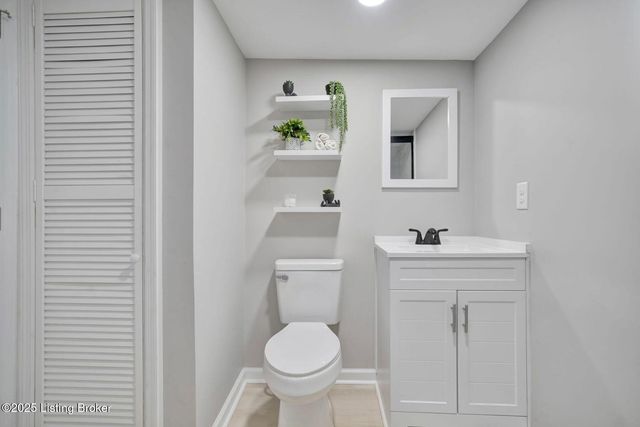 4521 River Front Dr, Louisville, KY 40216