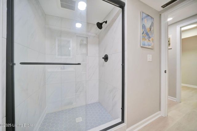 4521 River Front Dr, Louisville, KY 40216