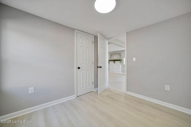 4521 River Front Dr, Louisville, KY 40216