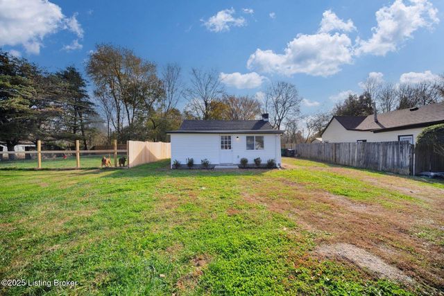 4521 River Front Dr, Louisville, KY 40216