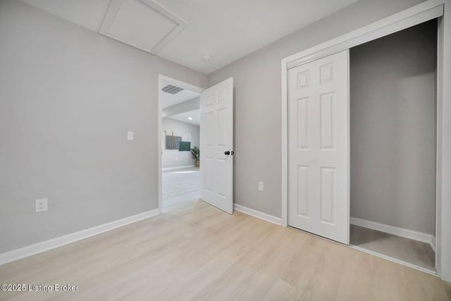 4521 River Front Dr, Louisville, KY 40216