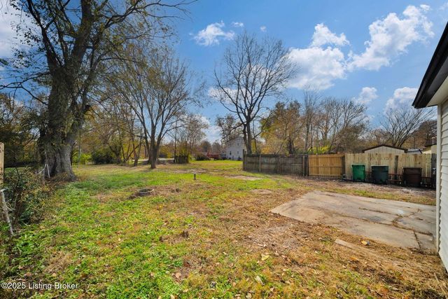 4521 River Front Dr, Louisville, KY 40216