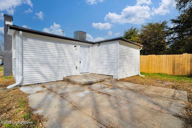 4521 River Front Dr, Louisville, KY 40216