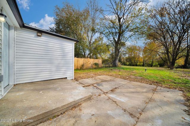 4521 River Front Dr, Louisville, KY 40216