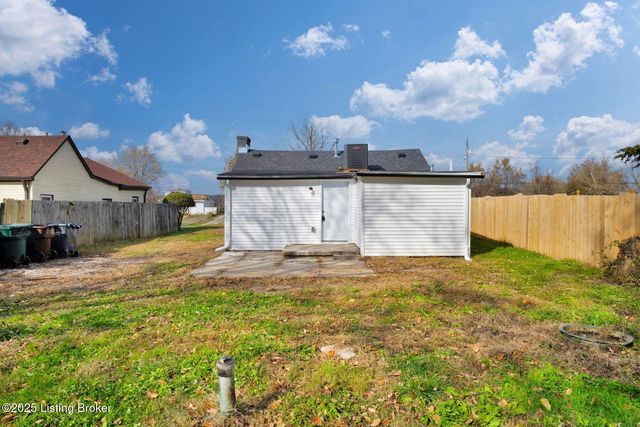 4521 River Front Dr, Louisville, KY 40216