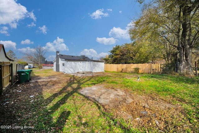 4521 River Front Dr, Louisville, KY 40216