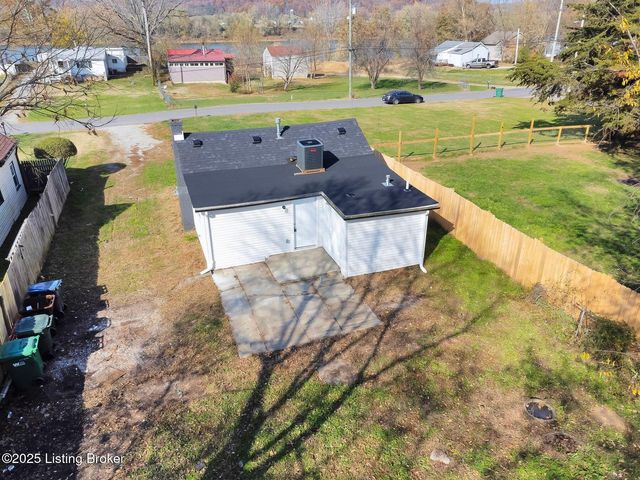 4521 River Front Dr, Louisville, KY 40216