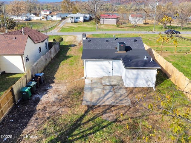 4521 River Front Dr, Louisville, KY 40216