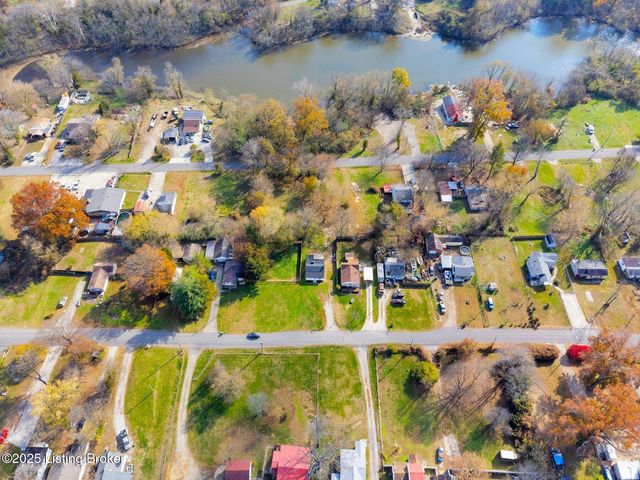 4521 River Front Dr, Louisville, KY 40216