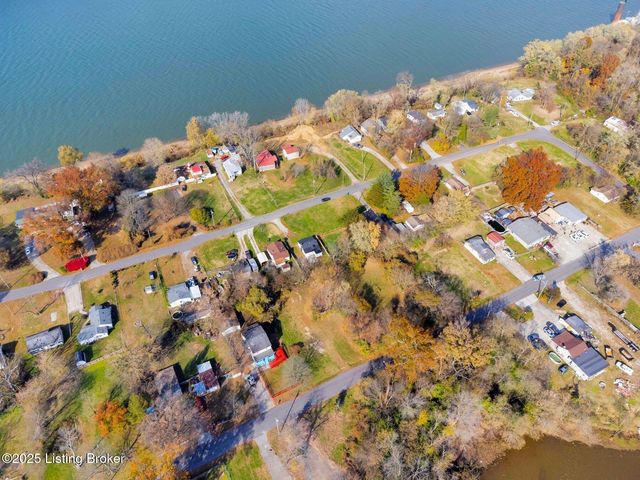 4521 River Front Dr, Louisville, KY 40216