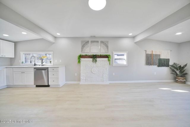 4521 River Front Dr, Louisville, KY 40216