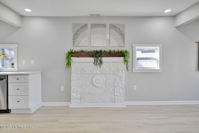 4521 River Front Dr, Louisville, KY 40216