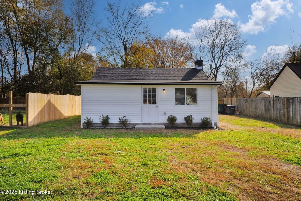 4521 River Front Dr, Louisville, KY 40216