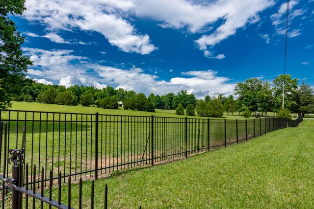 2480 Bancroft Road, Mcdonald, TN 37353