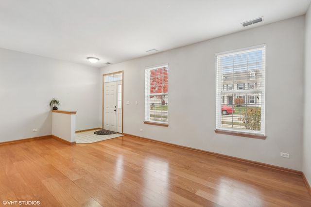 2531 Congress Avenue 2531, Aurora, IL 60503