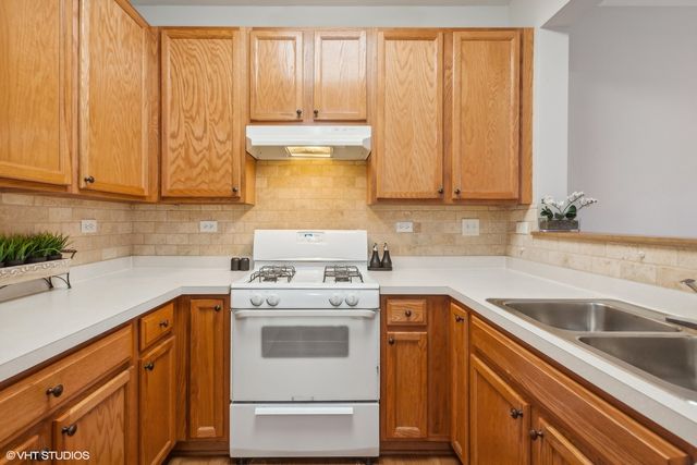 2531 Congress Avenue 2531, Aurora, IL 60503