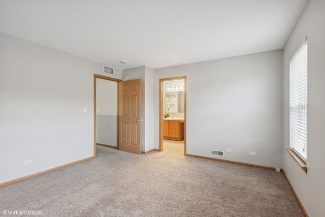 2531 Congress Avenue 2531, Aurora, IL 60503