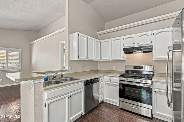 14049 Peter Noyes Drive, Horizon City, TX 79928