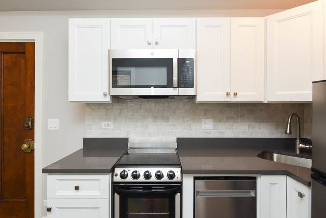 640 W WRIGHTWOOD Avenue 308, Chicago, IL 60614