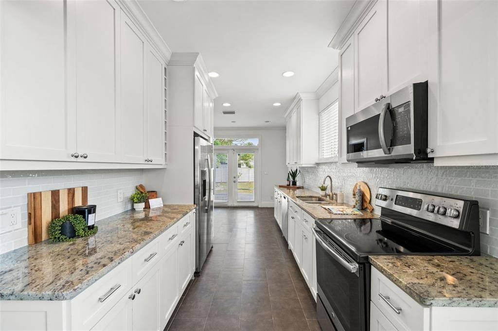 Image 20 of property listing at 205 N WESTLAND AVENUE, Tampa, FL 33606