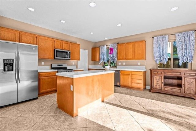 1388 Roadrunner Drive, Corona, CA 92881