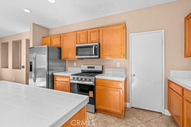 1388 Roadrunner Drive, Corona, CA 92881