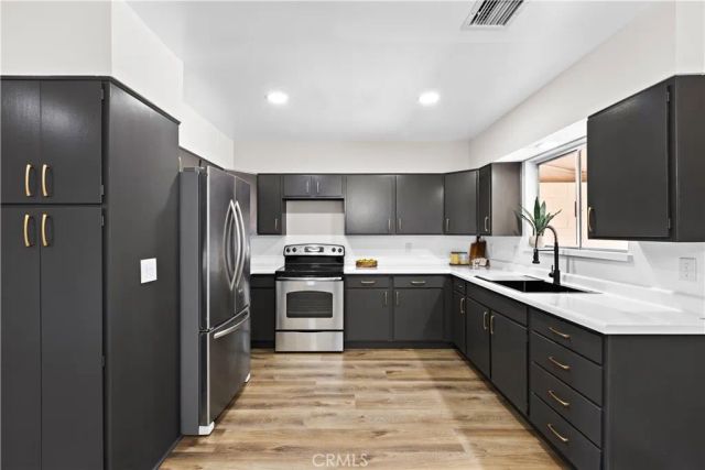 621 S Palm Avenue E, Hemet, CA 92543