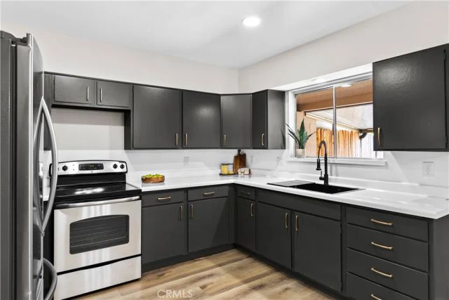 621 S Palm Avenue E, Hemet, CA 92543