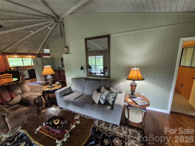 623 Country Club Drive, Canton, NC 28716