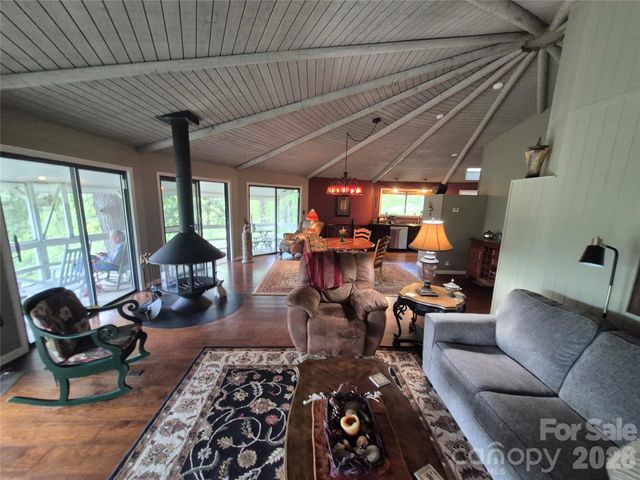 623 Country Club Drive, Canton, NC 28716