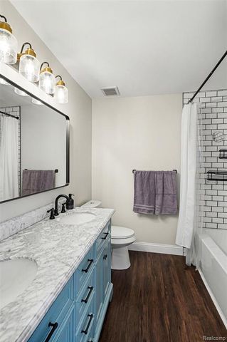 339 Andover Woods Drive, Fenton, MI 48430