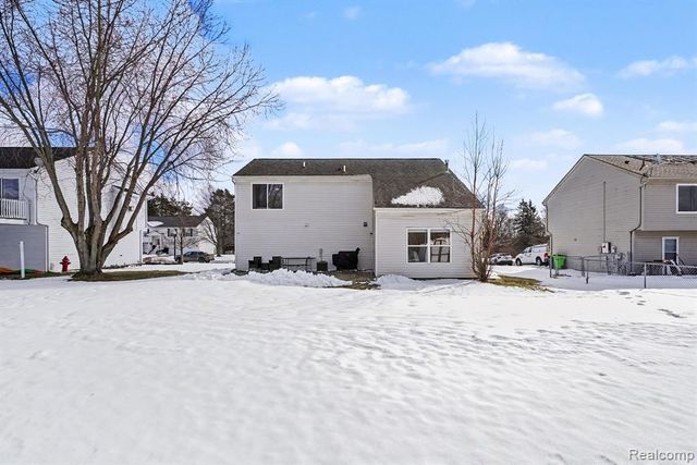 339 Andover Woods Drive, Fenton, MI 48430